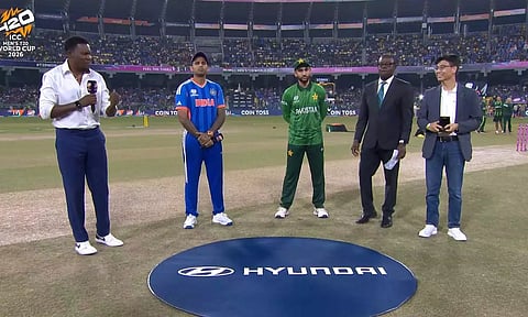 டி20 உலகக் கோப்பை: இந்தியாவுக்கு எதிராக பாகிஸ்தான் டாஸ் வென்று பந்து வீச்சு தேர்வு