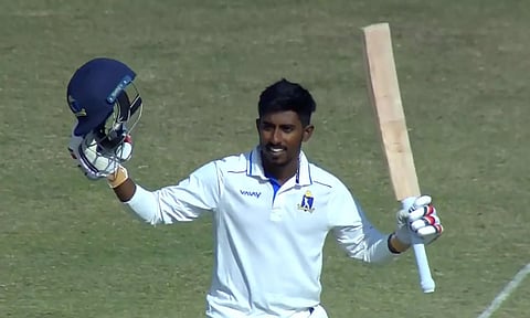 சுதீப் குமார் கராமி அபார சதம்: முதல் நாளில் பெங்கால் 249/5