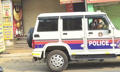 அடகு கடை பூட்டை உடைத்து 40 பவுன் தங்க நகைகள் கொள்ளை