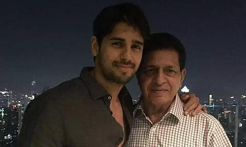 பிரபல பாலிவுட் நடிகர் சித்தார்த் மல்ஹோத்ராவின் தந்தை மறைவு
