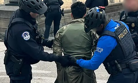 அமெரிக்க பாராளுமன்றத்துக்குள் துப்பாக்கியுடன் நுழைய முயன்ற வாலிபர் கைது