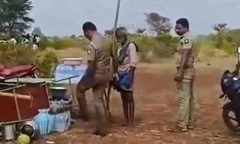 VIDEO: முதியவரின் கடையை சூறையாடிய காவலர் காத்திருப்போர் பட்டியலுக்கு மாற்றம்