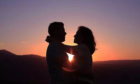 சீனாவில் டிரெண்டாகும் Hunter-style lover டேட்டிங் முறை!