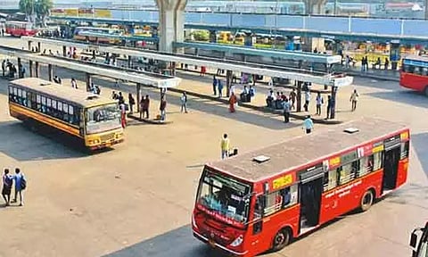 புறநகர் ரெயில்கள் ரத்து: தாம்பரம், கிளாம்பாக்கத்துக்கு கூடுதல் பஸ்கள் இயக்கம்