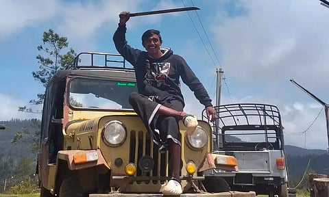 அரிவாளுடன் இன்ஸ்டாவில் வீடியோ பதிவிட்ட வாலிபர் கைது