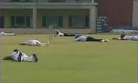 உ.பி.யில் சோகம்: மைதானத்தில் தேனீக்கள் கொட்டியதில் அம்பயர் உயிரிழப்பு