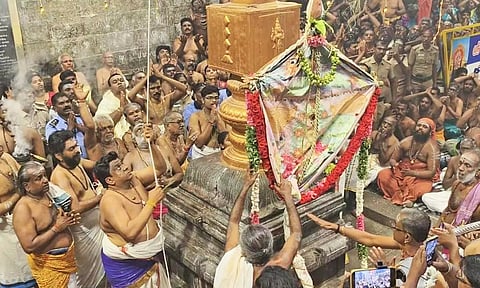 திருச்செந்தூர் சுப்பிரமணிய சுவாமி கோவில் மாசித்திருவிழா கொடியேற்றத்துடன் தொடங்கியது