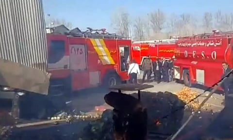 ஈரானில் சந்தையில் விழுந்து நொறுங்கிய ராணுவ ஹெலிகாப்டர் - 4 பேர் உயிரிழப்பு