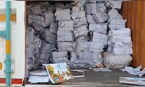 உ.பி.யில் பழைய பேப்பர் கடைக்கு விற்கப்பட்ட 13,000 அரசுப் பள்ளி புதிய பாடப்புத்தகங்கள்