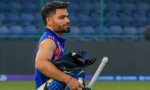 அவசரமாக சொந்த ஊர் திரும்பிய அதிரடி வீரர்: இதுதான் காரணம்