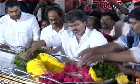 தலைவர் நல்லக்கண்ணு உடலுக்கு விஜய் நேரில் அஞ்சலி!