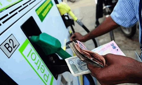 கச்சா எண்ணெய் விலை உயர்வு: பெட்ரோல், டீசல் விலை அதிகரிக்கும் அபாயம்