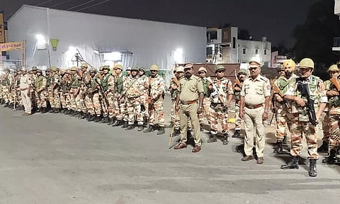 சட்டசபை தேர்தல் பாதுகாப்பு பணி - புதுச்சேரியில் துணை ராணுவப்படையினர் அணிவகுப்பு