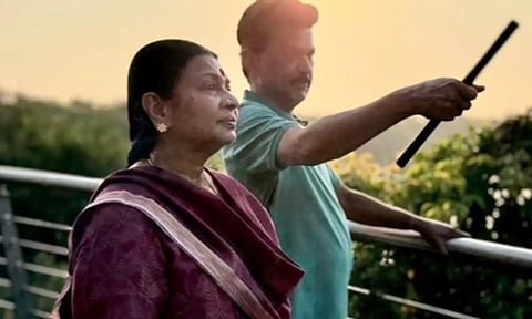 #MKStalin தொல்காப்பியப் பூங்காவில் மனைவி துர்காவுடன் நடைபயிற்சி மேற்கொண்ட முதலமைச்சர்