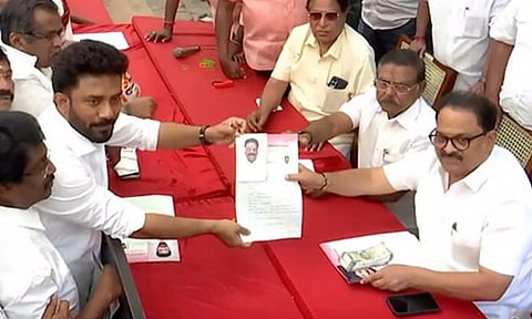 #TNAssemblyElection சட்டப்பேரவை தேர்தலில் ஆண்டிபட்டி தொகுதியை குறி வைக்கும் ரவீந்திரநாத்- உள்ளூர் தி.மு.க. நிர்வாகிகள் அதிர்ச்சி