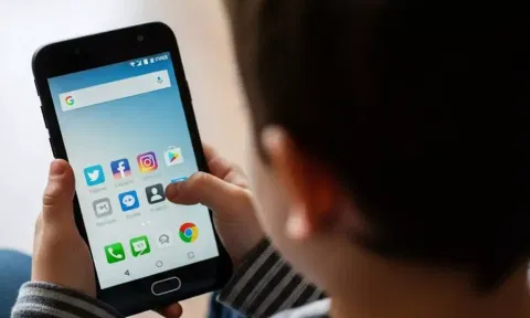 இந்தோனேசியாவில் சிறுவர்கள் சமூக வலைதளங்களை பயன்படுத்த தடை