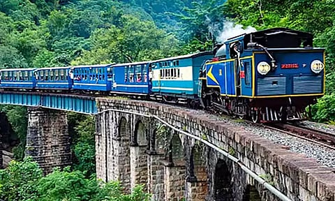 #OotyTrain கோடை விடுமுறையை முன்னிட்டு மேட்டுப்பாளையம்- ஊட்டிக்கு சிறப்பு மலை ரெயில்