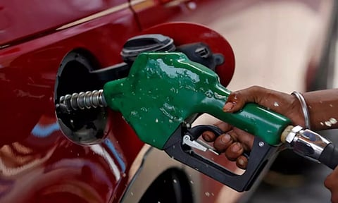 Petrol Price: பாகிஸ்தானில் பெட்ரோல் விலை அதிரடி உயர்வு.. இந்தியாவிலும் உயருமா?