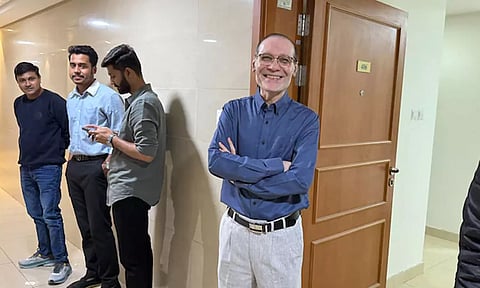 Iran War| துபாயில் இந்தியர்கள் இலவசமாக தங்க அடுக்குமாடி குடியிருப்பை வழங்கிய தொழில் அதிபர்