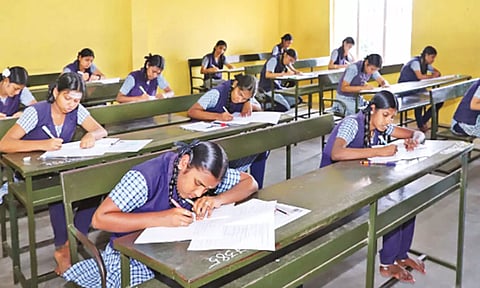 SSLC | தமிழ்நாடு முழுவதும் எஸ்.எஸ்.எல்.சி. பொதுத்தேர்வு தொடங்கியது