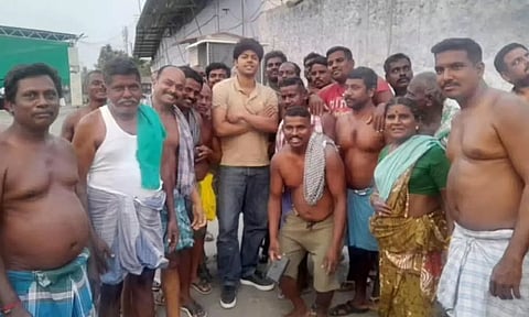 #Vijay உச்ச நடிகரின் மகனா இது?- தொழிலாளர்களுடன் செல்ஃபி எடுத்து மகிழ்ந்த ஜேசன் சஞ்சய்