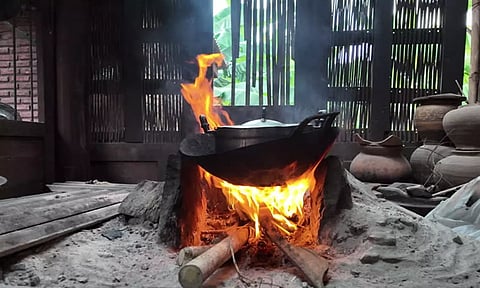 LPG Shortage| சிலிண்டர் தட்டுப்பாடு- விறகு அடுப்பில் சமைப்பதால் கிடைக்கும் நன்மைகள்