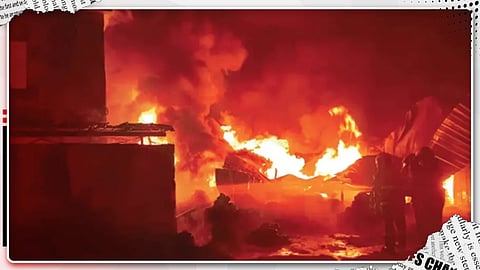 പുതുവത്സരാഘോഷം നിലവിട്ടു; കോഴിക്കോട് മൂന്നു നില കെട്ടിടം കത്തിനശിച്ചു