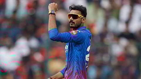 'തോൽവിക്കു വേറെ ആരെ പഴിക്കാൻ? ക്യാപ്റ്റൻ തന്നെ കാരണം'; അക്സറിനു പൊങ്കാല