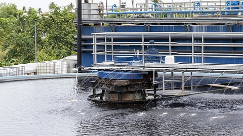 Revolutionizing Production: 
Industry 4.0 Applications in 
the Dyes & Chemicals and Oil 
Refinery Sectors