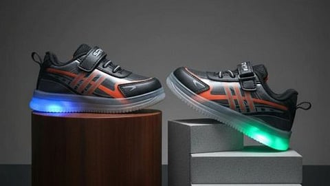 Kids’ unisex sneakers worth bookmarking—explore everyday white pairs, retro runners, easy Velcro styles and chunky soles made for repeat, all-day wear.