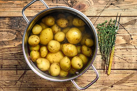 You can get rid of this conventional process and instead use a much easier and time saving way of boiling potatoes.