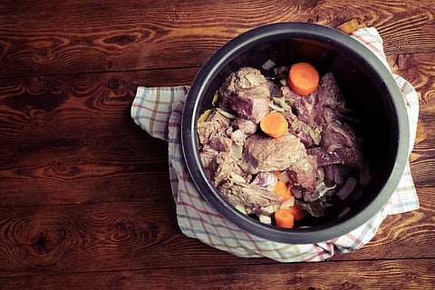 The device is equipped with stunning feature of “set it and forget-it” and therefore ideal for cooking nearly all meals in a nutritious way.