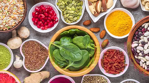 Brazil nuts can improve thyroid health significantly as a result of high content of selenium.