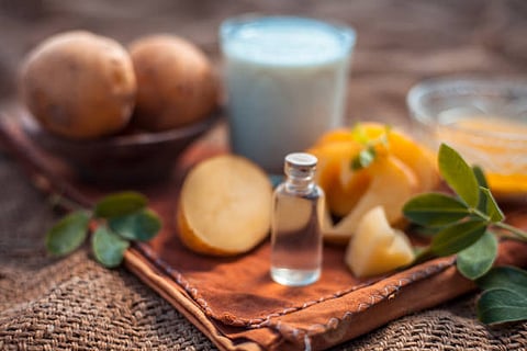 Potato juice contains vitamin B, vitamin C, zinc, and iron that can stimulate follicles and reduce breakage.