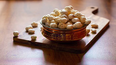 It is an excellent source of several antioxidants that can neutralize dangerous free radicals and prevent oxidative stress that can cause cellular damage.