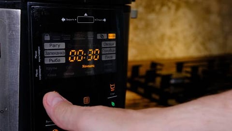 Air fryer error codes can be defined as signals indicated on the device’s panel when something goes wrong.