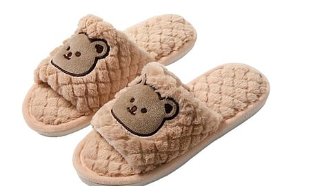 Good slippers can help reduce foot fatigue, keep your feet warm, and protect them from hard or cold floors.