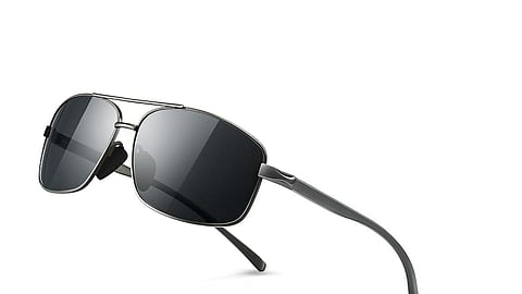 These sunglasses feature a scratch-resistant coating.