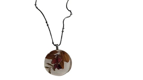 Whether you prefer minimalist earrings, botanical pendants, or statement pieces, eco-friendly resin jewellery offers a variety of styles suitable for everyday wear.