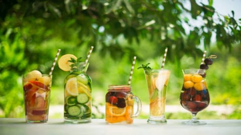 Lemon water is both refreshing and revitalising. Rich in vitamin C, it helps boost immunity while aiding digestion.