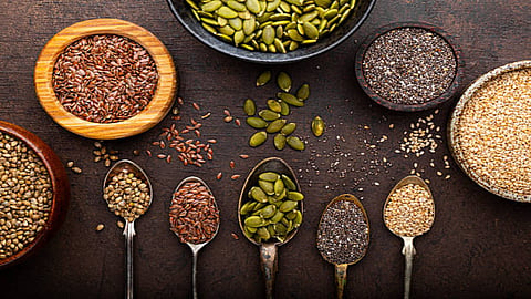 The omega‐3 content of flax and chia seeds offers cardioprotective benefits, whereas sesame lignans (sesamin) exhibit lipid‐lowering and anti‐aging properties.
