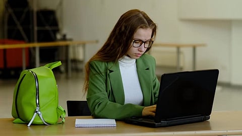 Dell 15 SmartChoice, Dell 14 Smart Choice, Dell AI Laptop, and Alienware gaming laptops are among the top deals.
