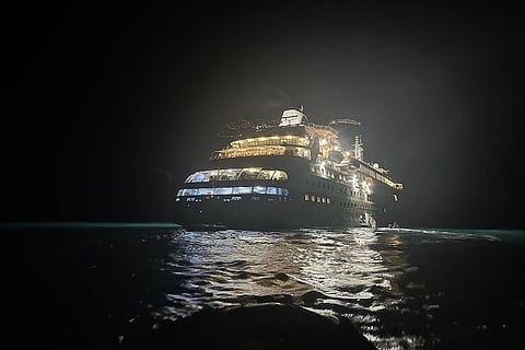 കോറൽ അഡ്വഞ്ചറർ കരയിൽ കുടുങ്ങിയതായി റിപ്പോർട്ട്