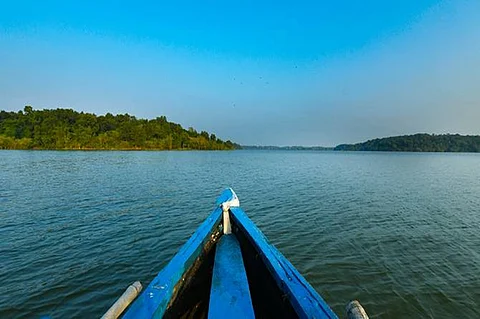 sasthamkotta-lake