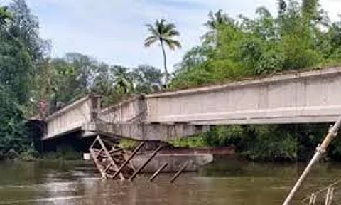 മാവേലിക്കരയിൽ പാലം തകര്ന്ന സംഭവത്തിൽ നടപടി