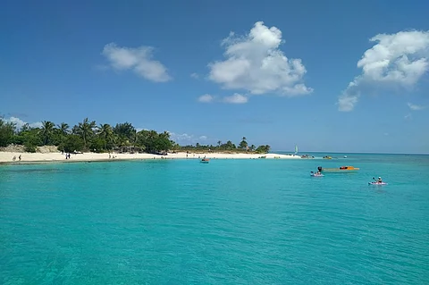 Australia and Vanuatu Sign Deal