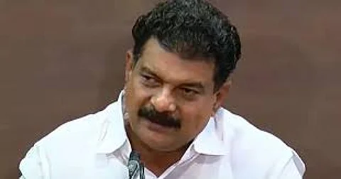 പി വി അൻവർ 12 കോടി വായ്പയെടുത്ത് തട്ടിപ്പ് നടത്തിയെന്ന് പരാതി