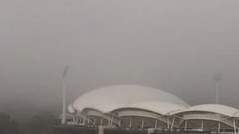 അഡലെയ്ഡിൽ കനത്ത മൂടൽമഞ്ഞ് കാരണം യാത്രക്കാർക്ക് കാലതാമസം നേരിട്ടു