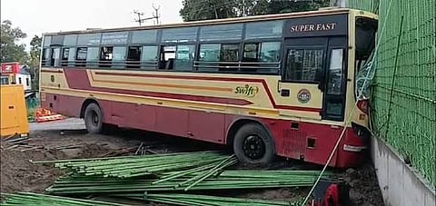 ചേര്ത്തലയില് കെഎസ്ആര്ടിസി ബസ് അപകടത്തിൽപ്പെട്ടു; 28 പേര്ക്ക് പരിക്ക്, 9 പേർ ഗുരുതരാവസ്ഥയിൽ