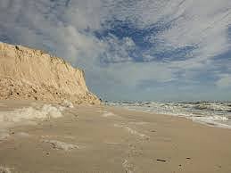 ബർഗാര ബീച്ചിൽ തിരയിൽപ്പെട്ട് ഒരാളെ കാണാതായി